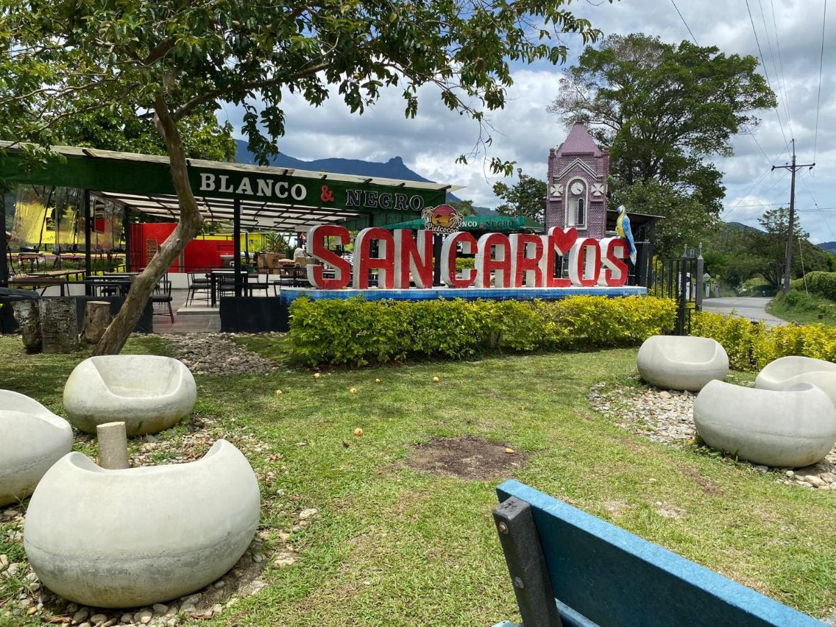 ホテル Alojamiento Campestre. San Carlos, Antioquia. エクステリア 写真